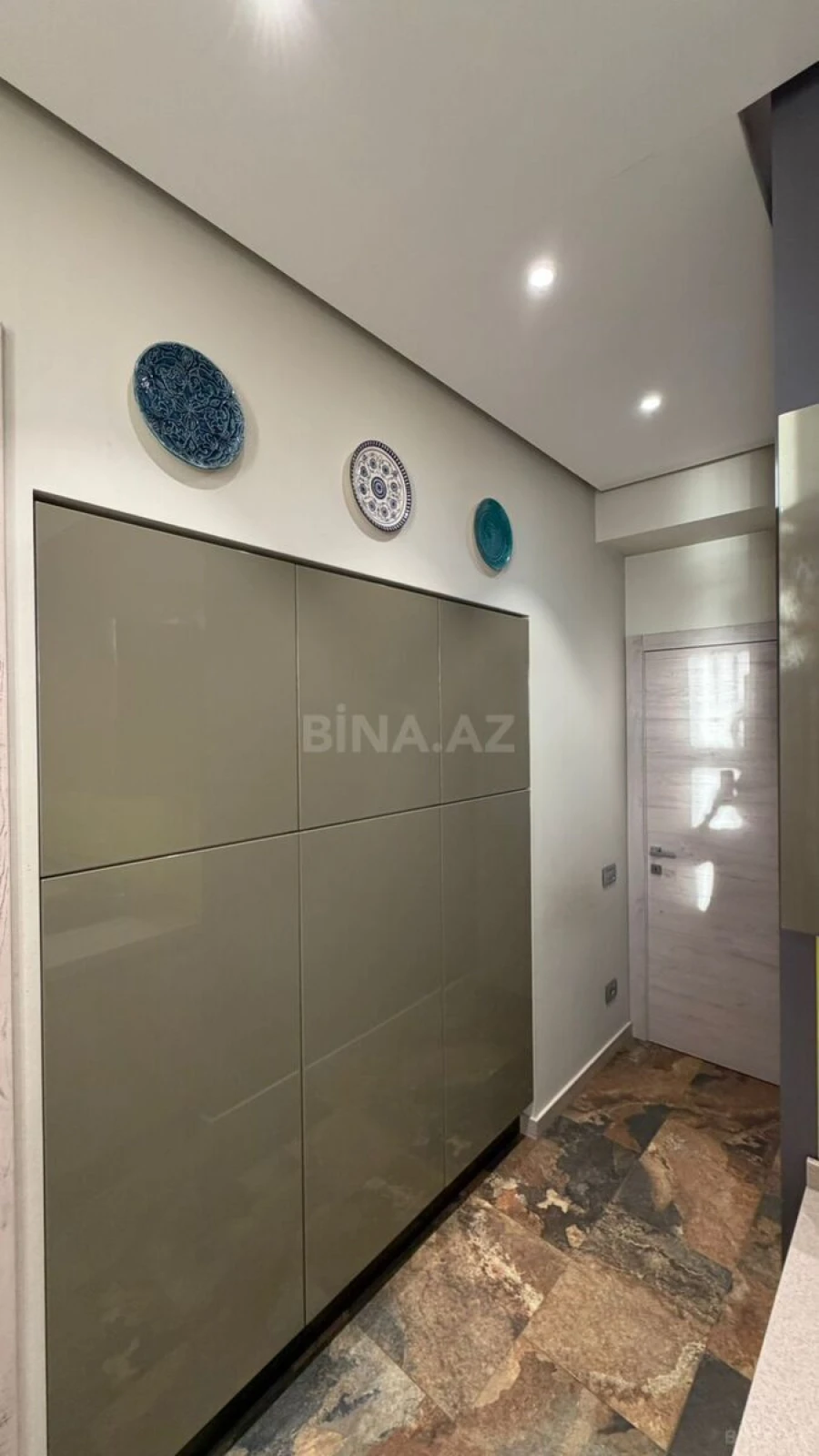 Satılır 3 otaqlı mənzil 140 m²
