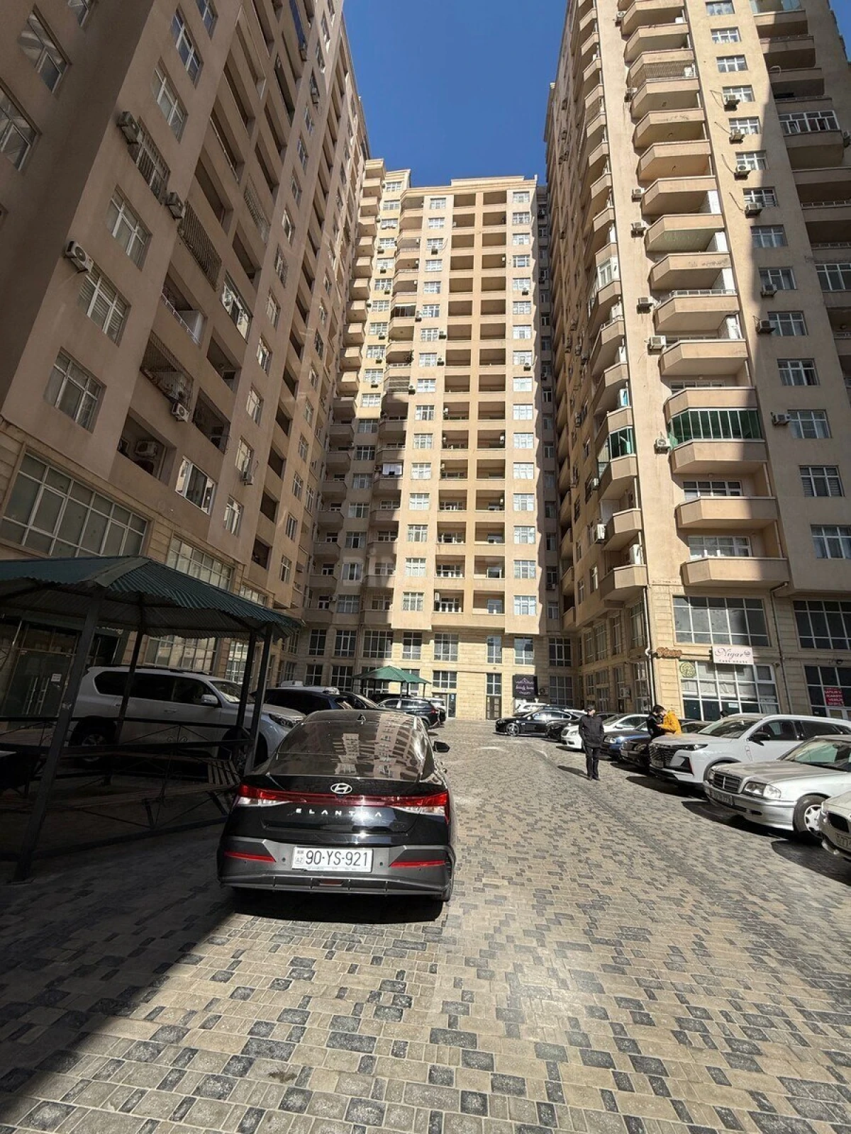 Kirayə verilir 3 otaqlı mənzil 145 m²