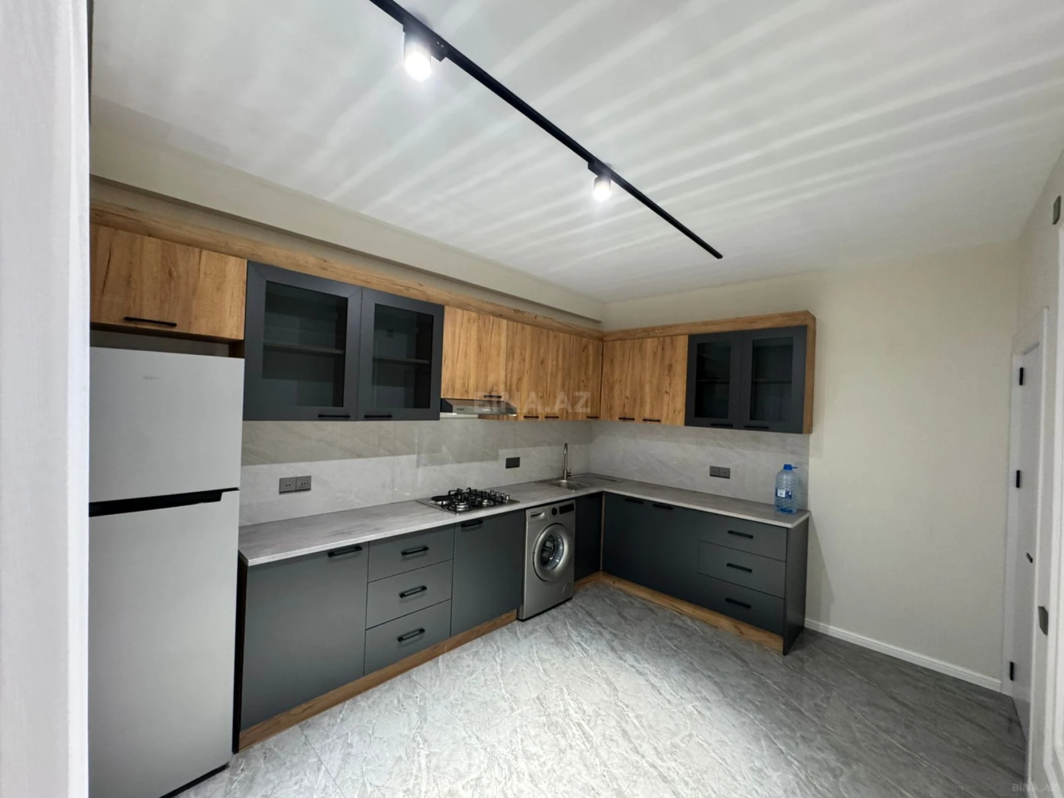 Satılır 3 otaqlı mənzil 105 m²