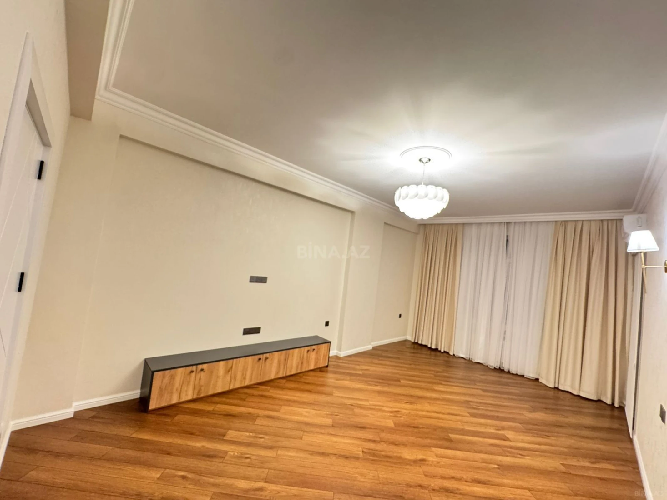 Satılır 3 otaqlı mənzil 105 m²