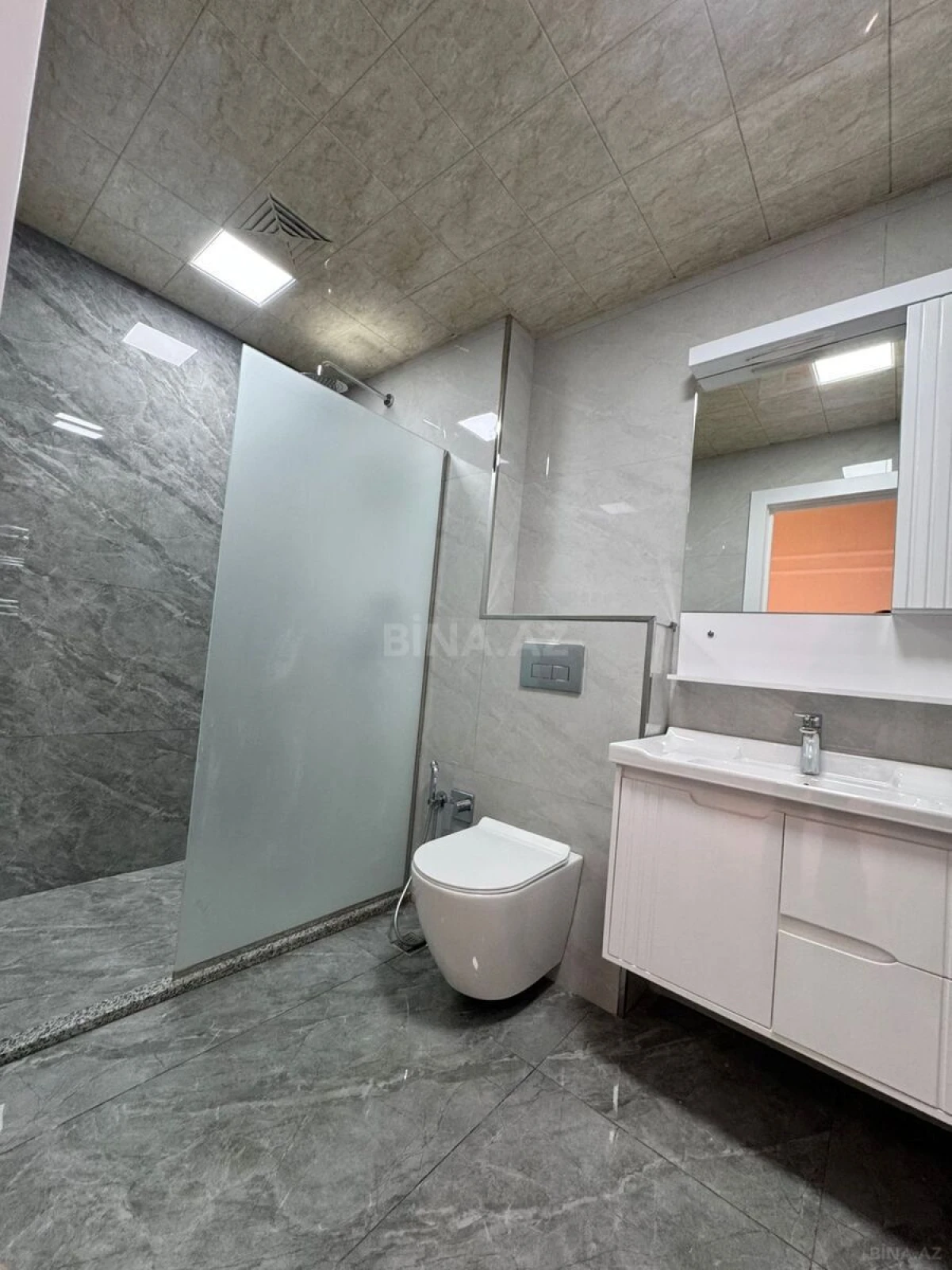Satılır 3 otaqlı mənzil 105 m²