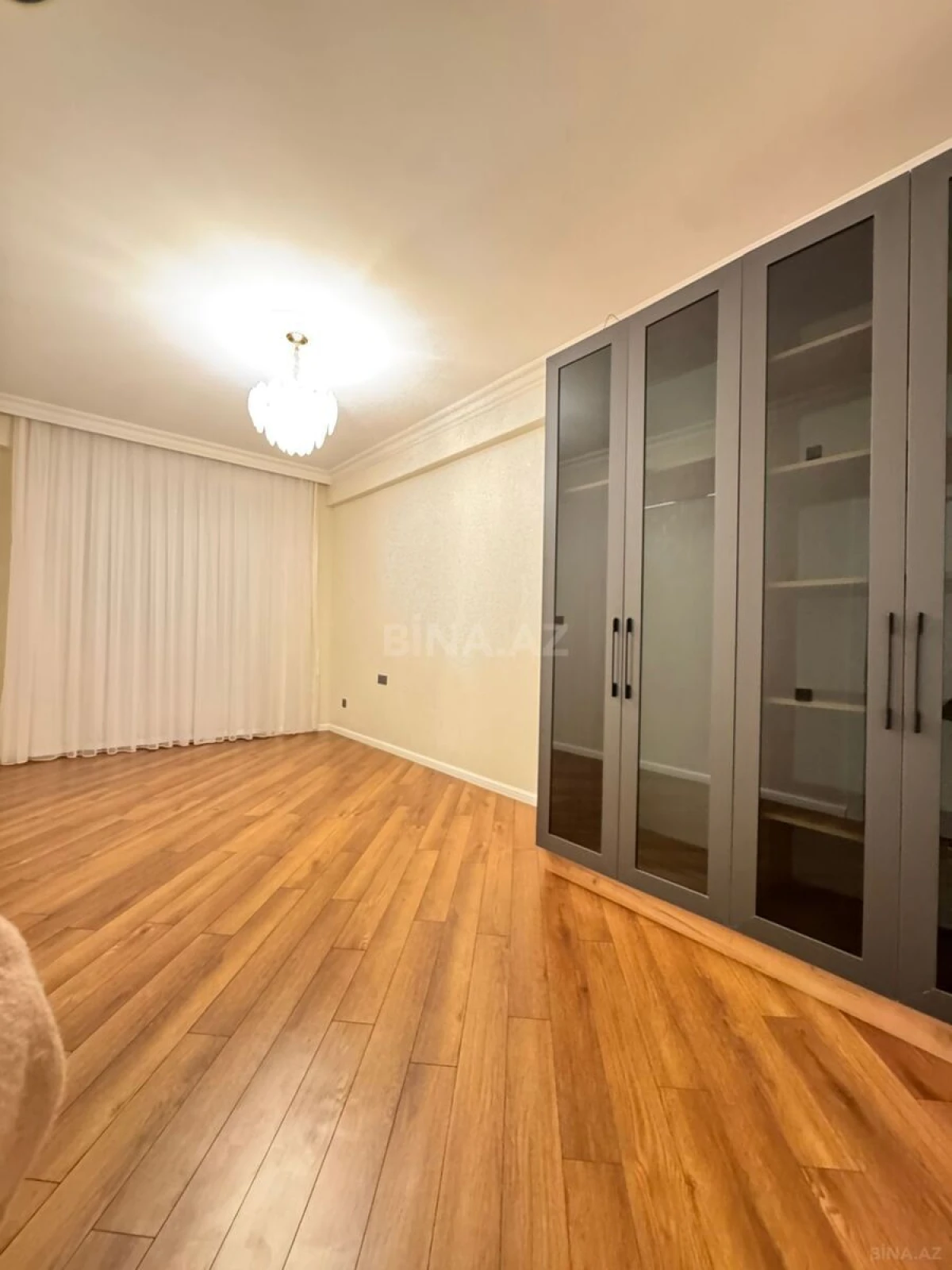 Satılır 3 otaqlı mənzil 105 m²