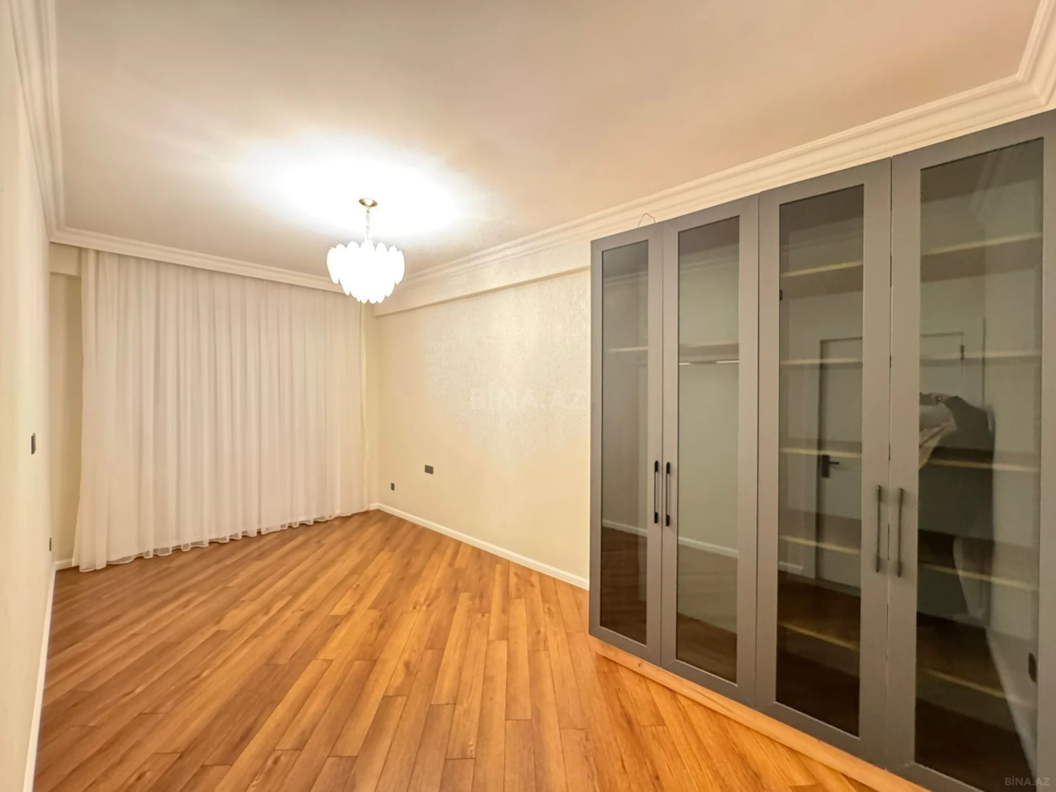 Satılır 3 otaqlı mənzil 105 m²