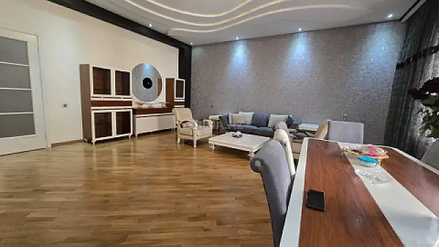 Satılır 3 otaqlı mənzil 162 m²