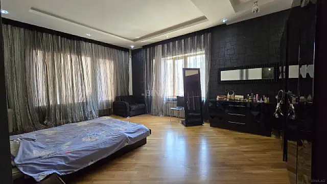 Satılır 3 otaqlı mənzil 162 m²