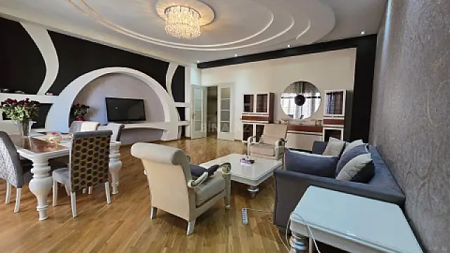 Satılır 3 otaqlı mənzil 162 m²