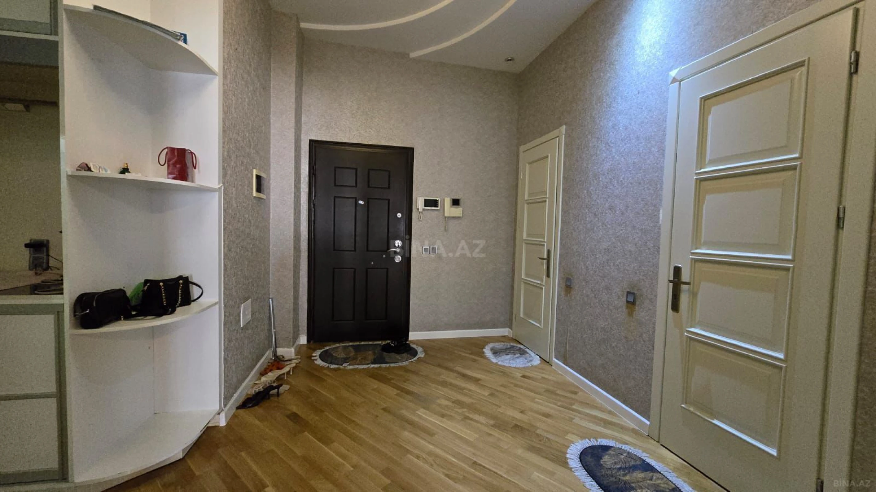 Satılır 3 otaqlı mənzil 162 m²