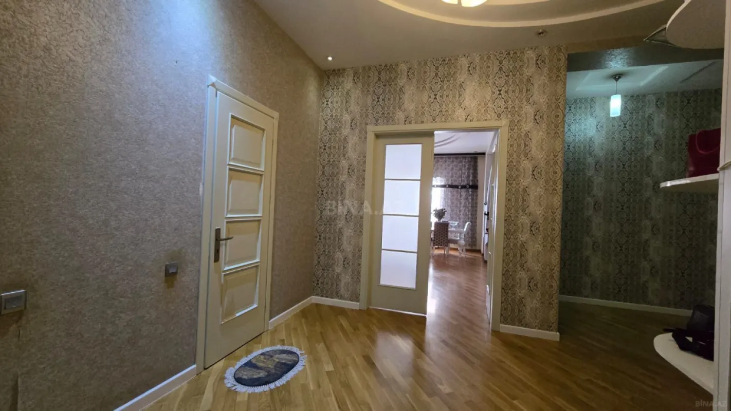 Satılır 3 otaqlı mənzil 162 m²