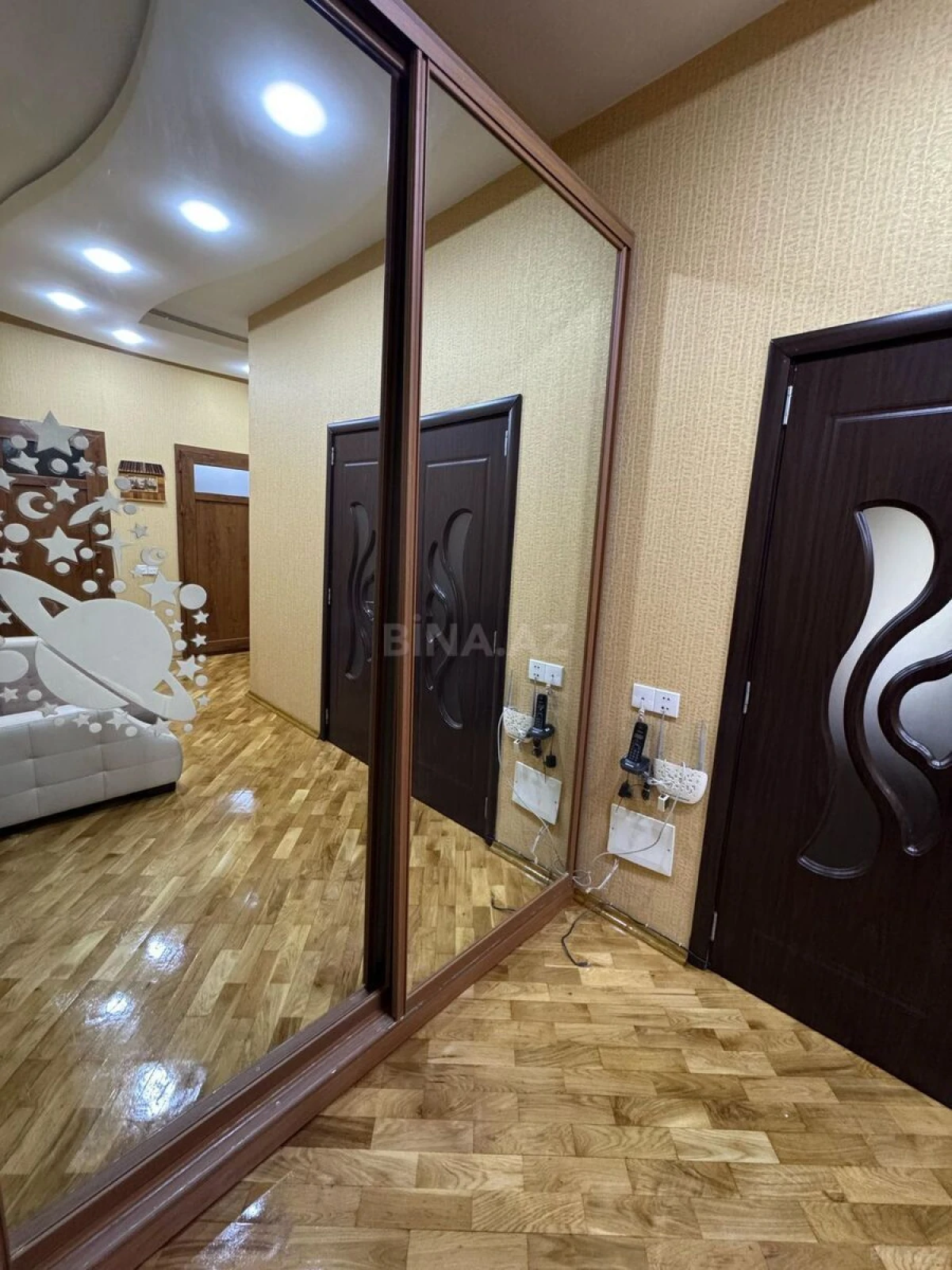 Kirayə verilir 2 otaqlı mənzil 110 m²