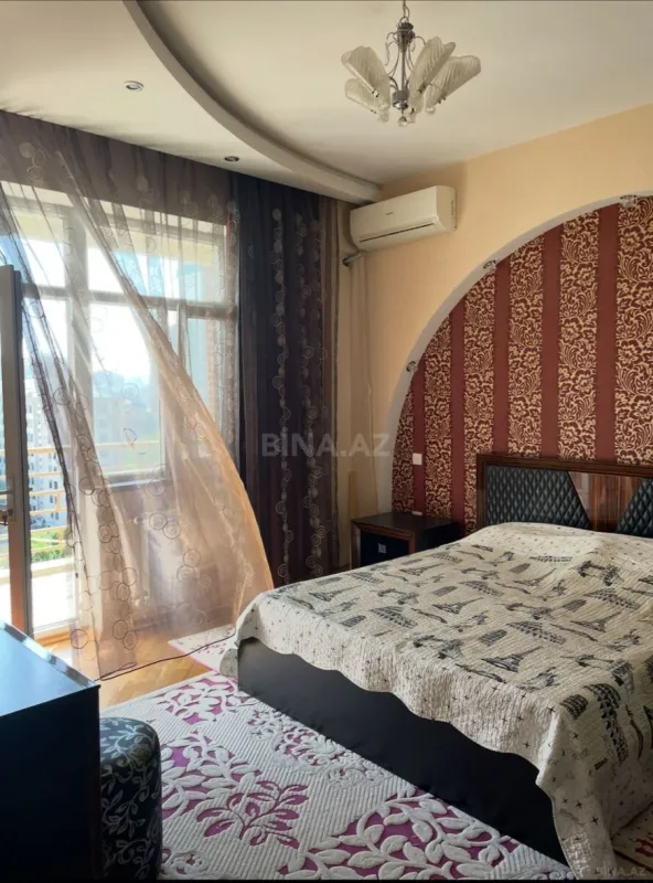 Kirayə verilir 2 otaqlı mənzil 110 m²