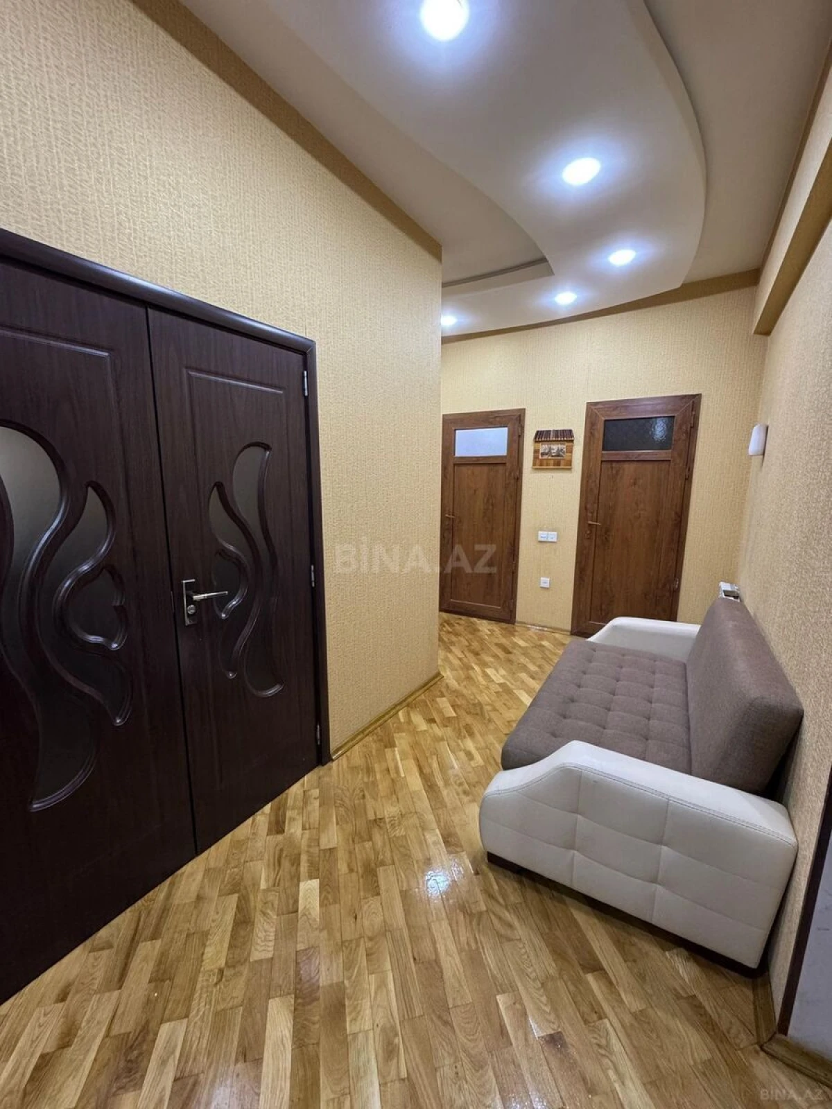 Kirayə verilir 2 otaqlı mənzil 110 m²