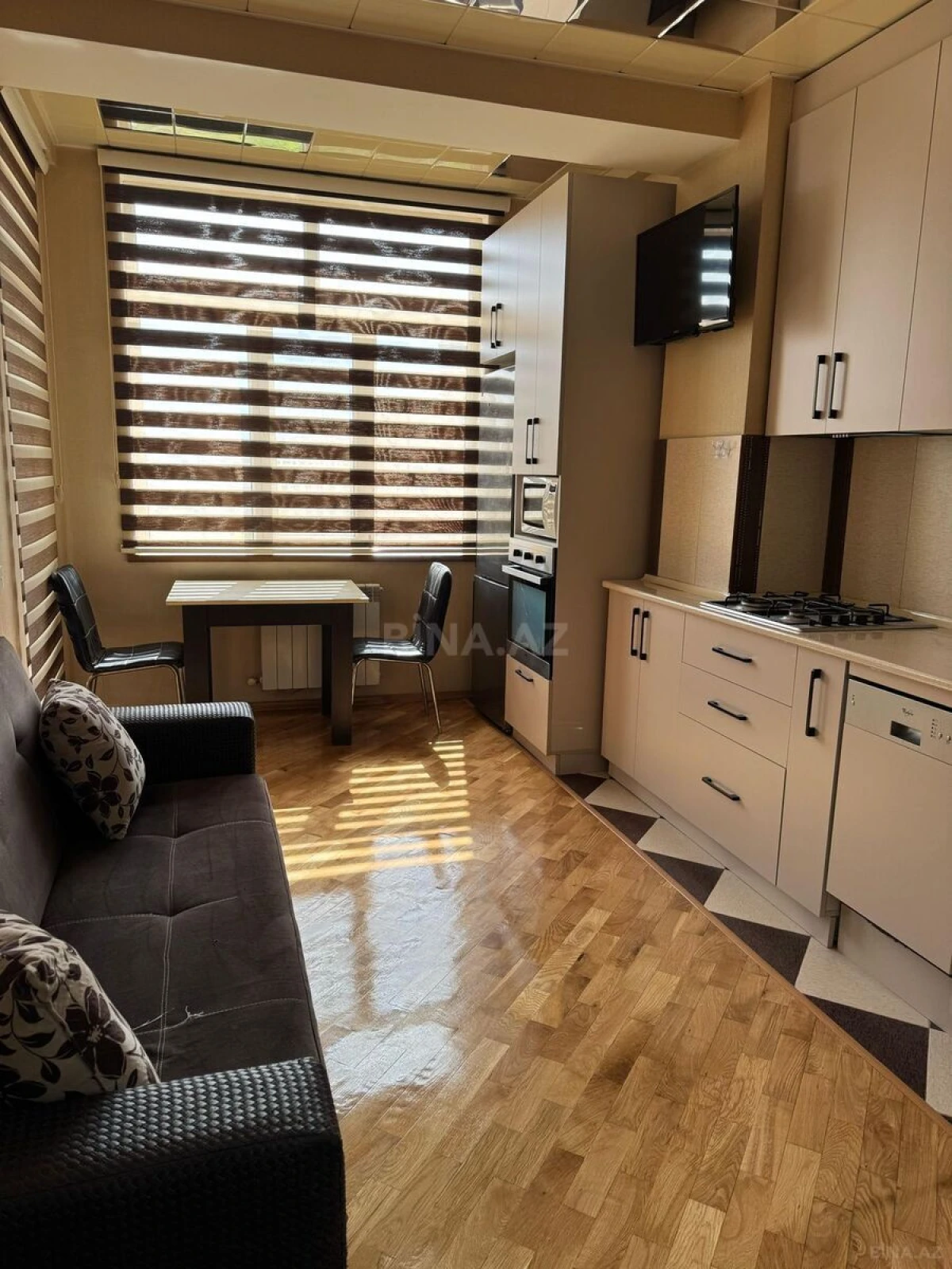 Kirayə verilir 2 otaqlı mənzil 110 m²