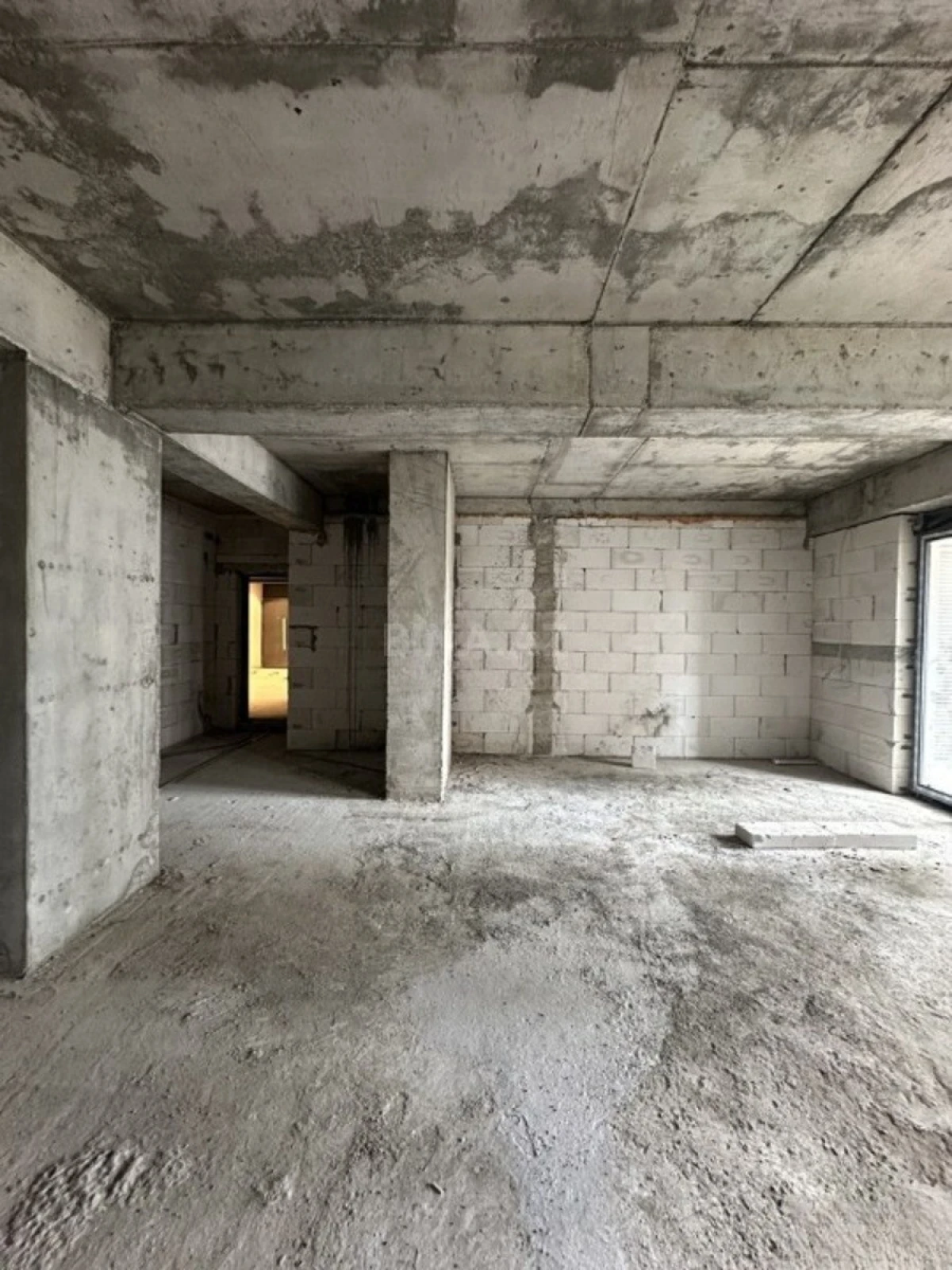 Satılır 3 otaqlı mənzil 127 m²