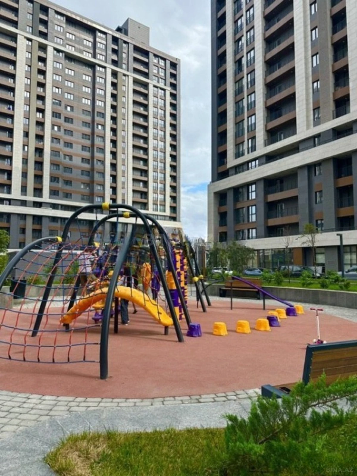 Satılır 3 otaqlı mənzil 127 m²