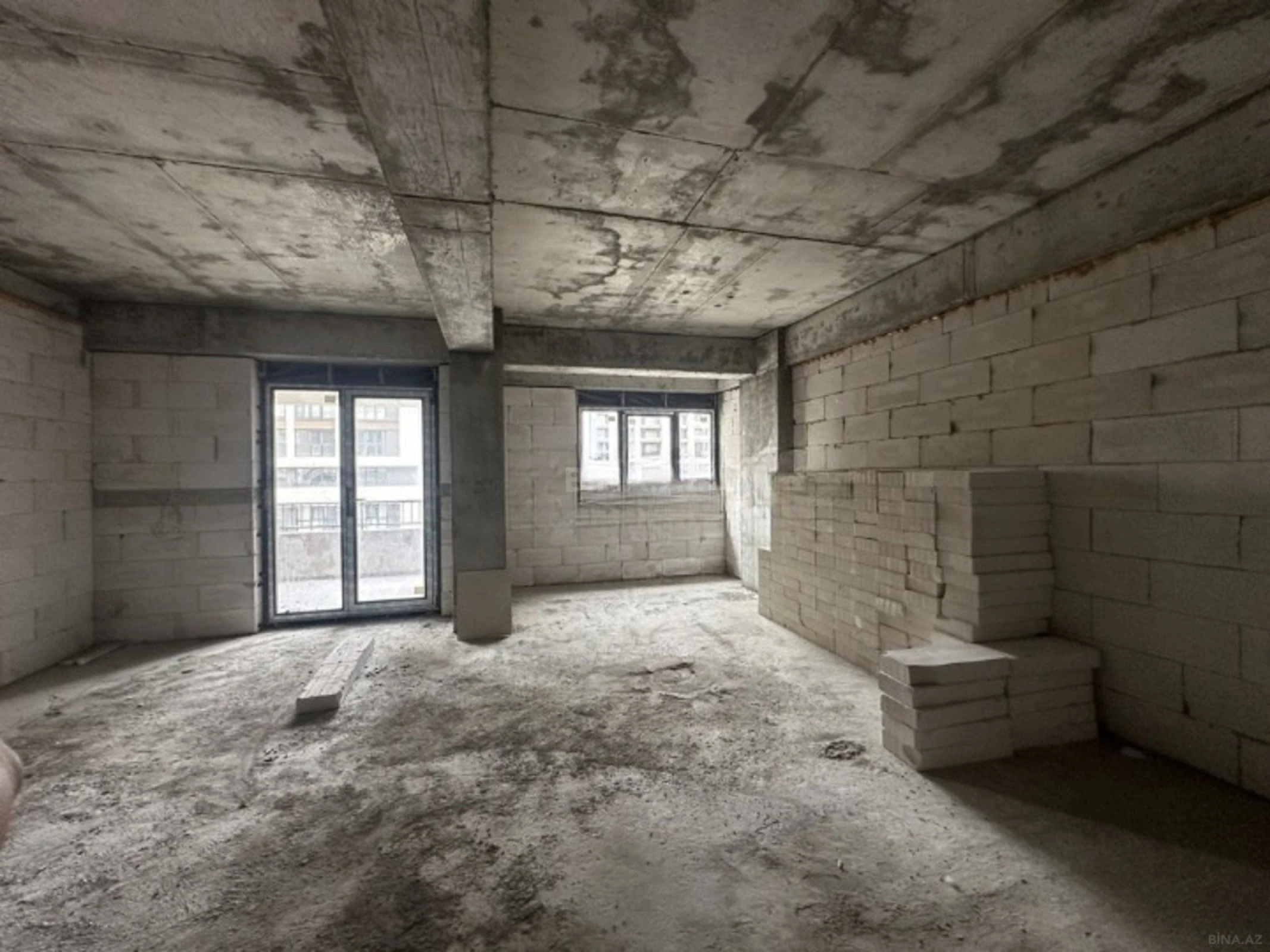 Satılır 3 otaqlı mənzil 127 m²