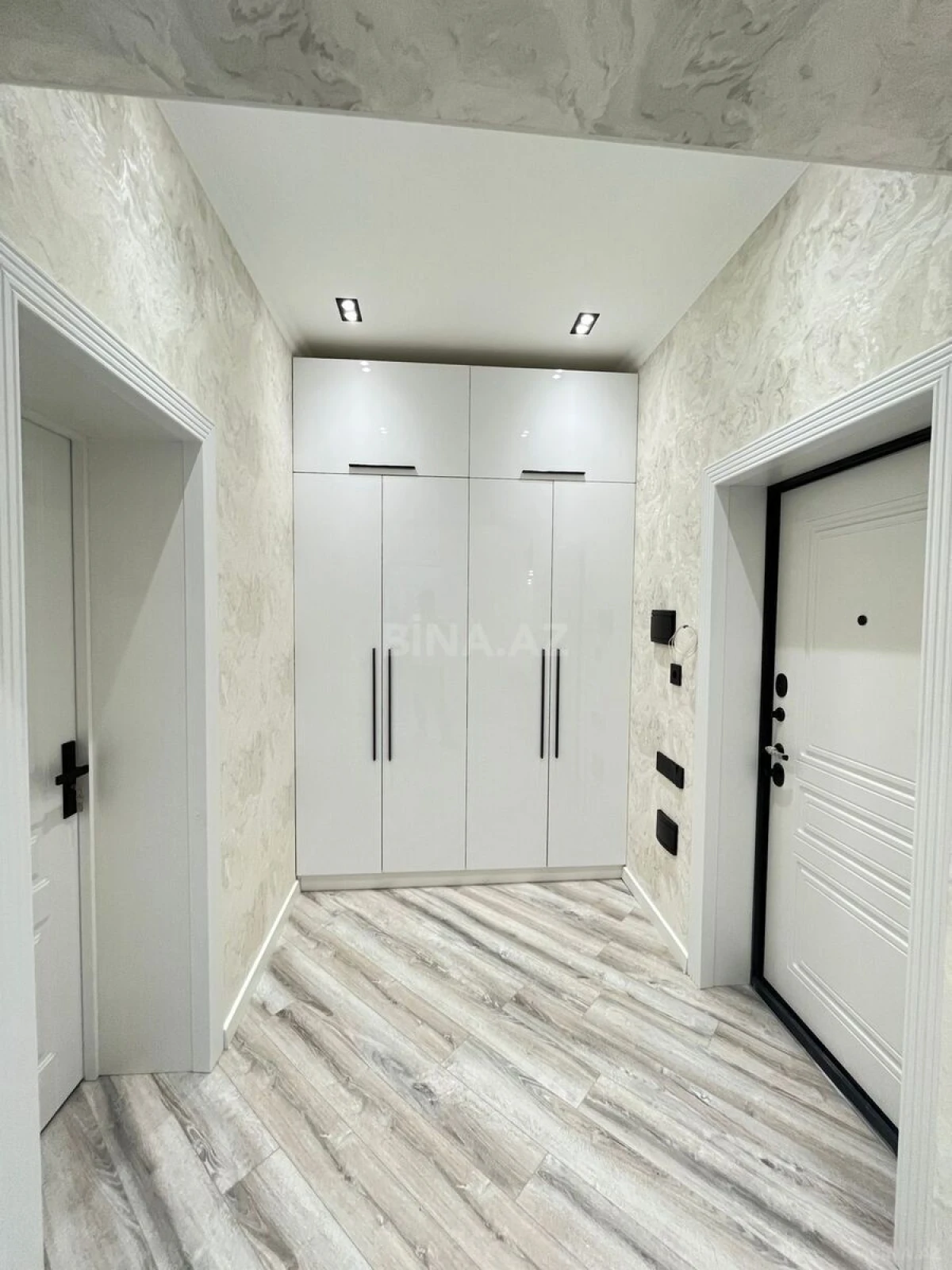 Satılır 2 otaqlı mənzil 68 m²