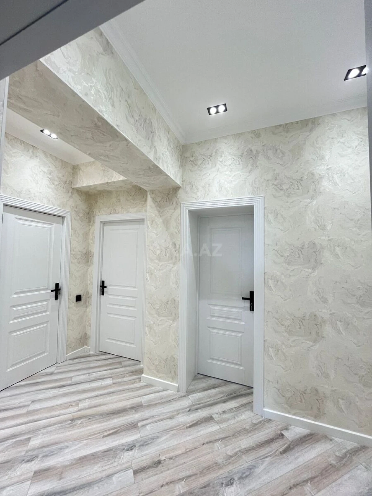 Satılır 2 otaqlı mənzil 68 m²