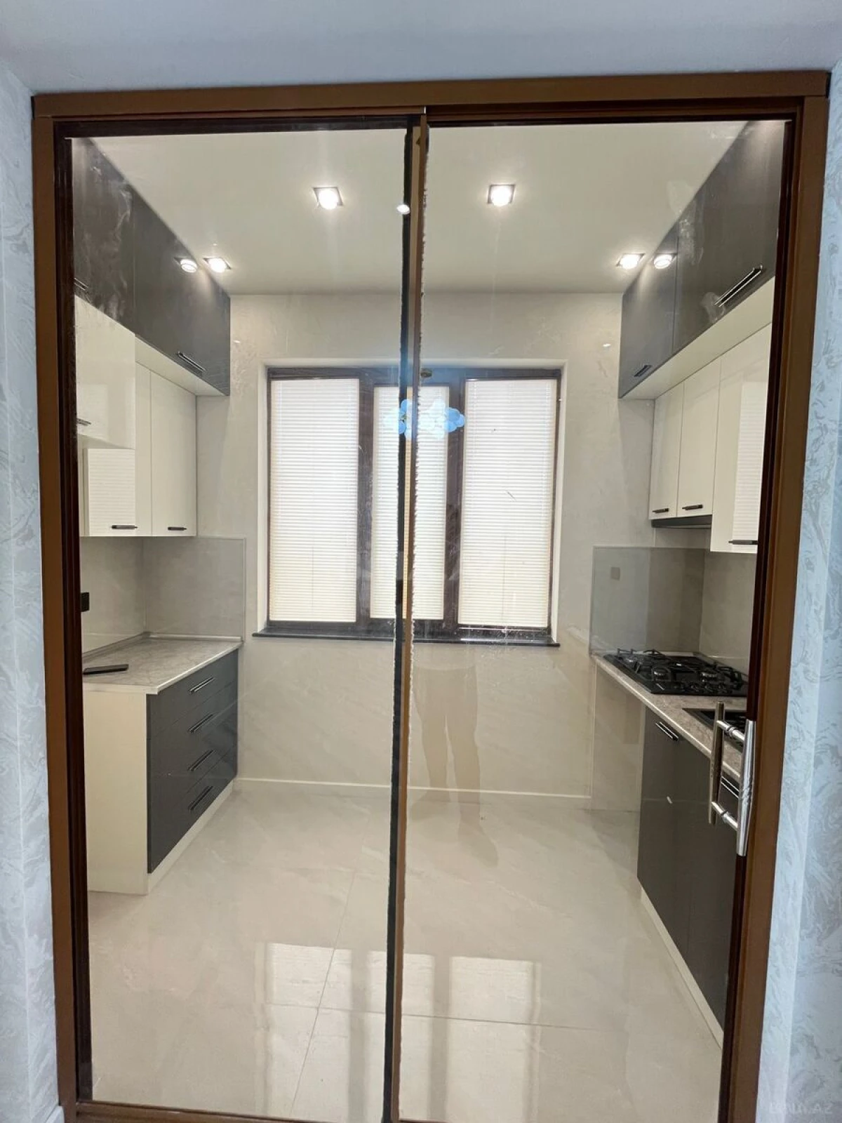 Satılır 2 otaqlı mənzil 68 m²