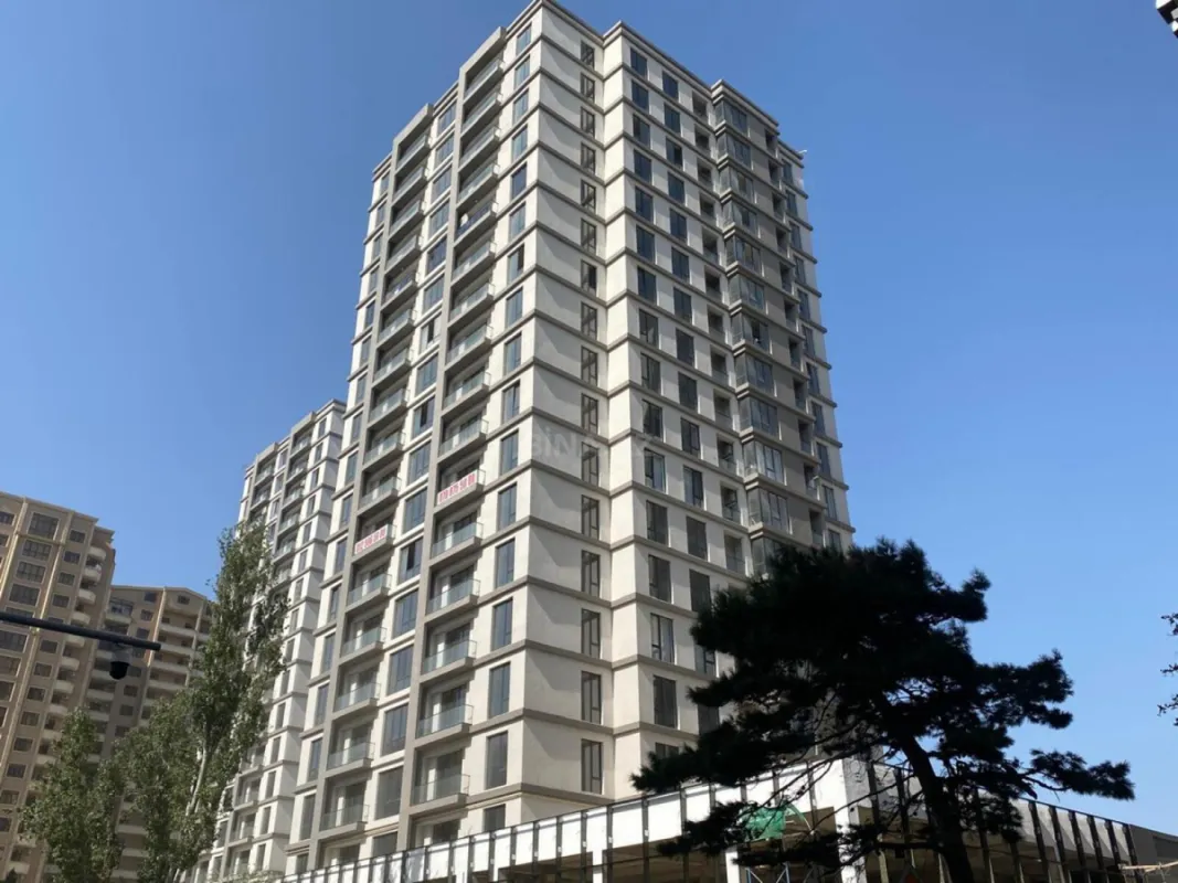 Satılır 4 otaqlı mənzil 209 m²