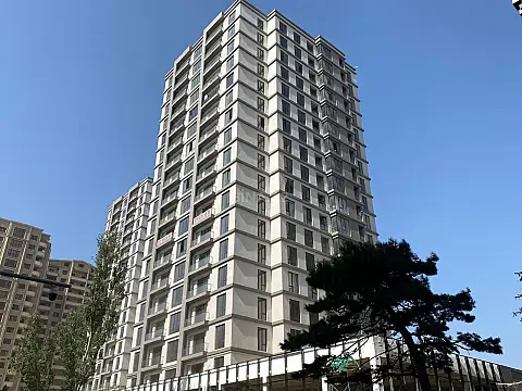 Satılır 4 otaqlı mənzil 209 m²