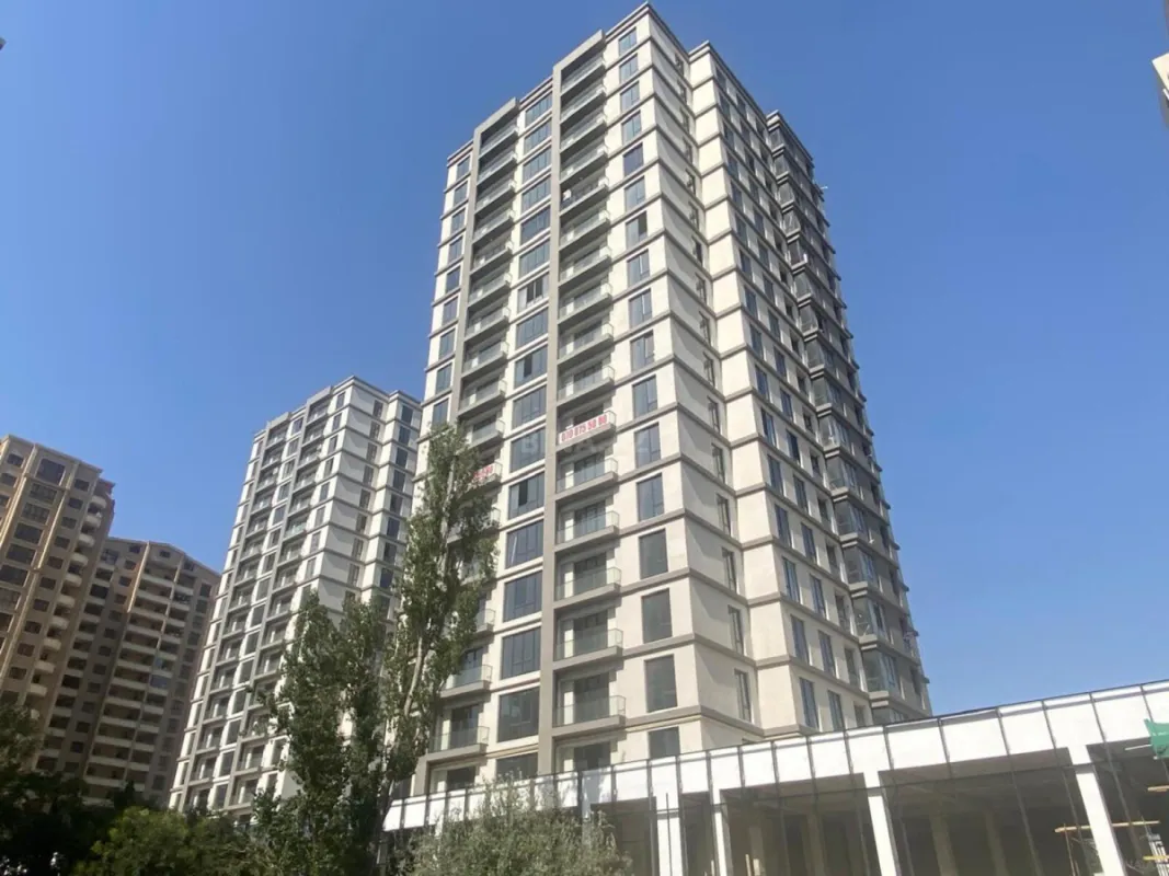 Satılır 4 otaqlı mənzil 209 m²