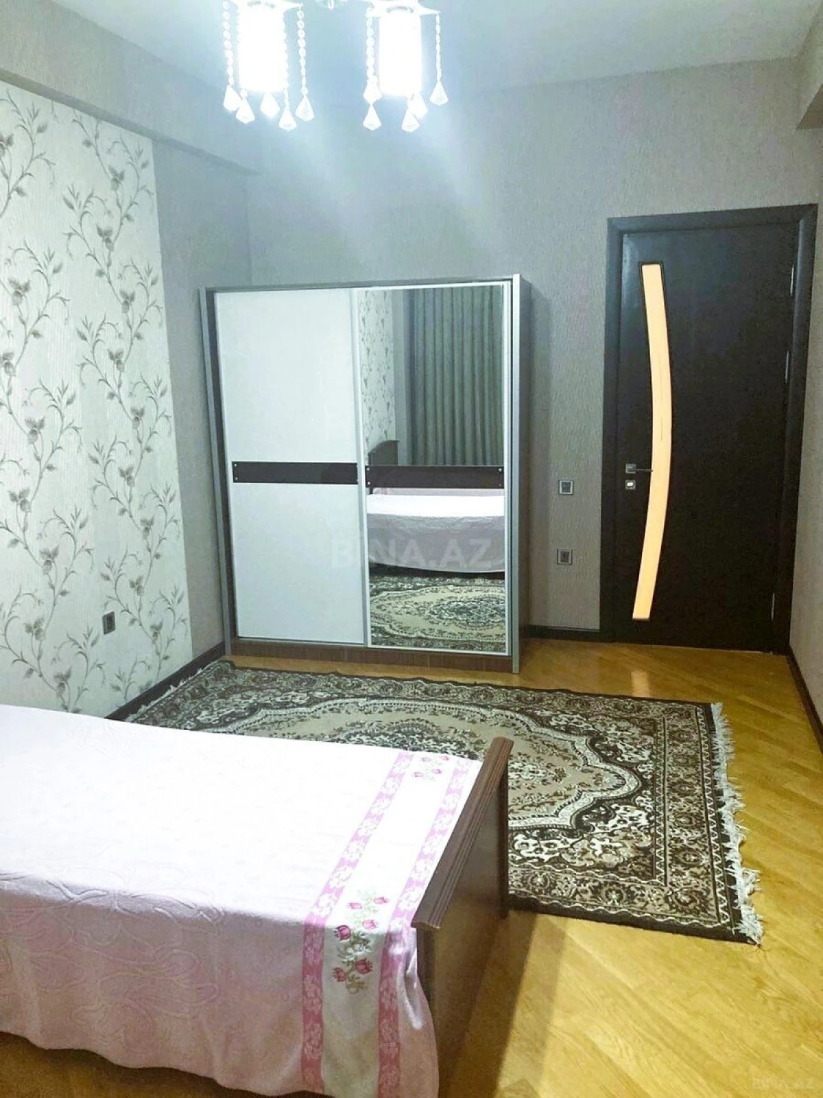 Kirayə verilir 3 otaqlı mənzil 135 m²