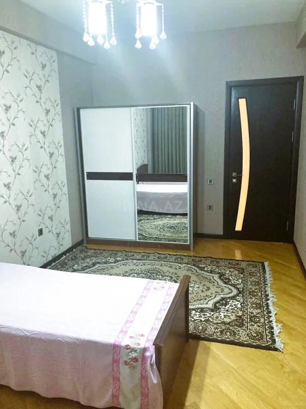 Kirayə verilir 3 otaqlı mənzil 135 m²