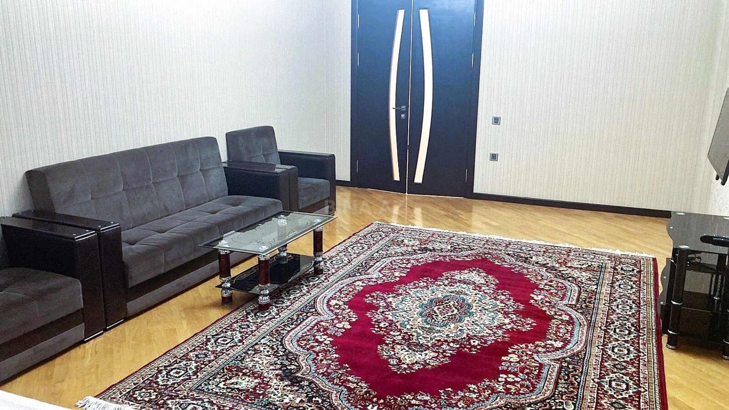 Kirayə verilir 3 otaqlı mənzil 135 m²
