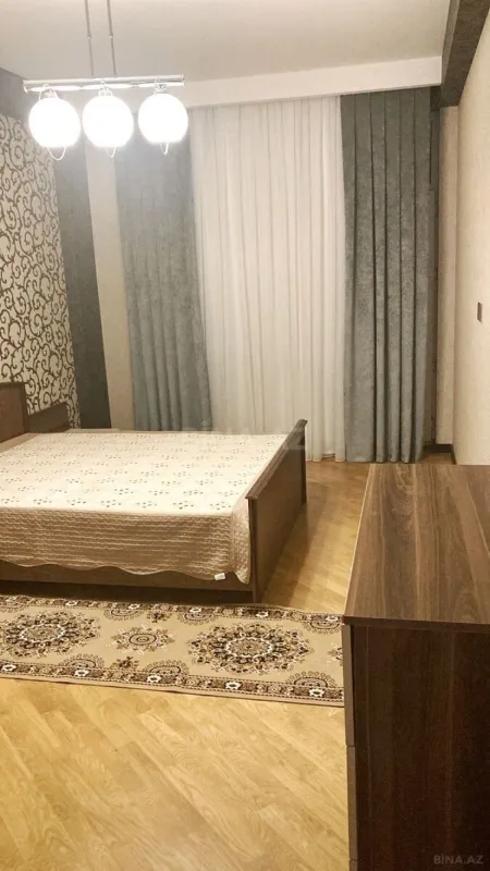 Kirayə verilir 3 otaqlı mənzil 135 m²