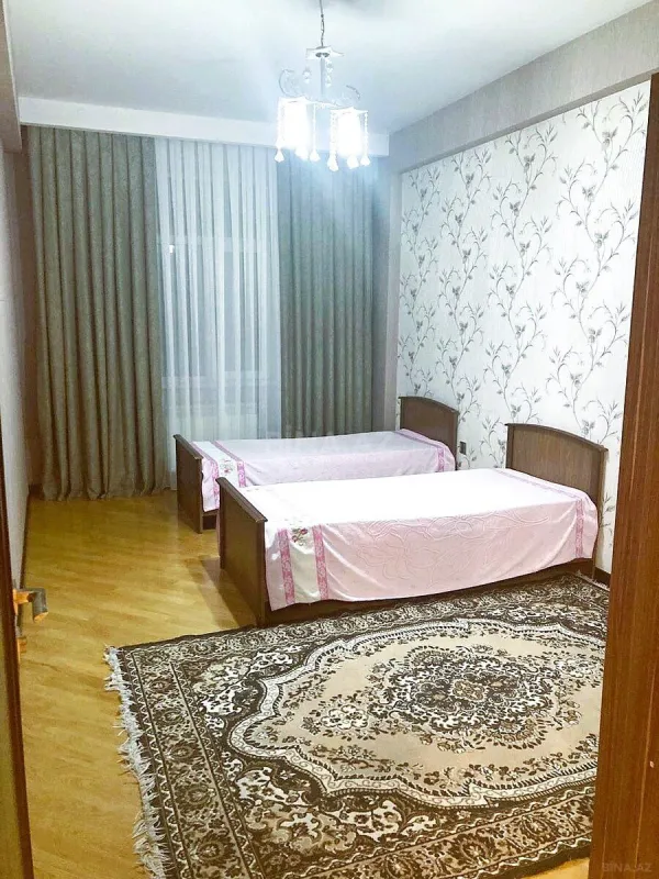 Kirayə verilir 3 otaqlı mənzil 135 m²