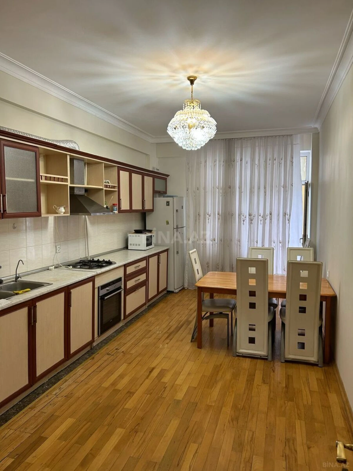 Kirayə verilir 3 otaqlı mənzil 150 m²