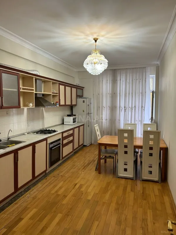 Kirayə verilir 3 otaqlı mənzil 150 m²