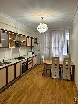 Kirayə verilir 3 otaqlı mənzil 150 m²
