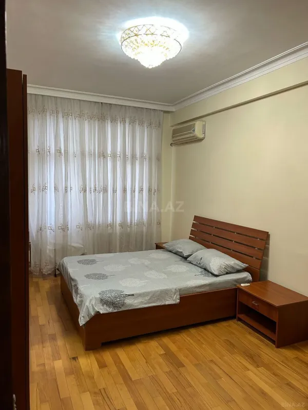 Kirayə verilir 3 otaqlı mənzil 150 m²