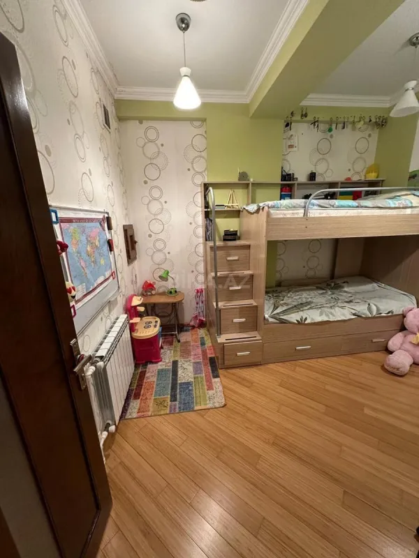 Satılır 3 otaqlı mənzil 102 m²