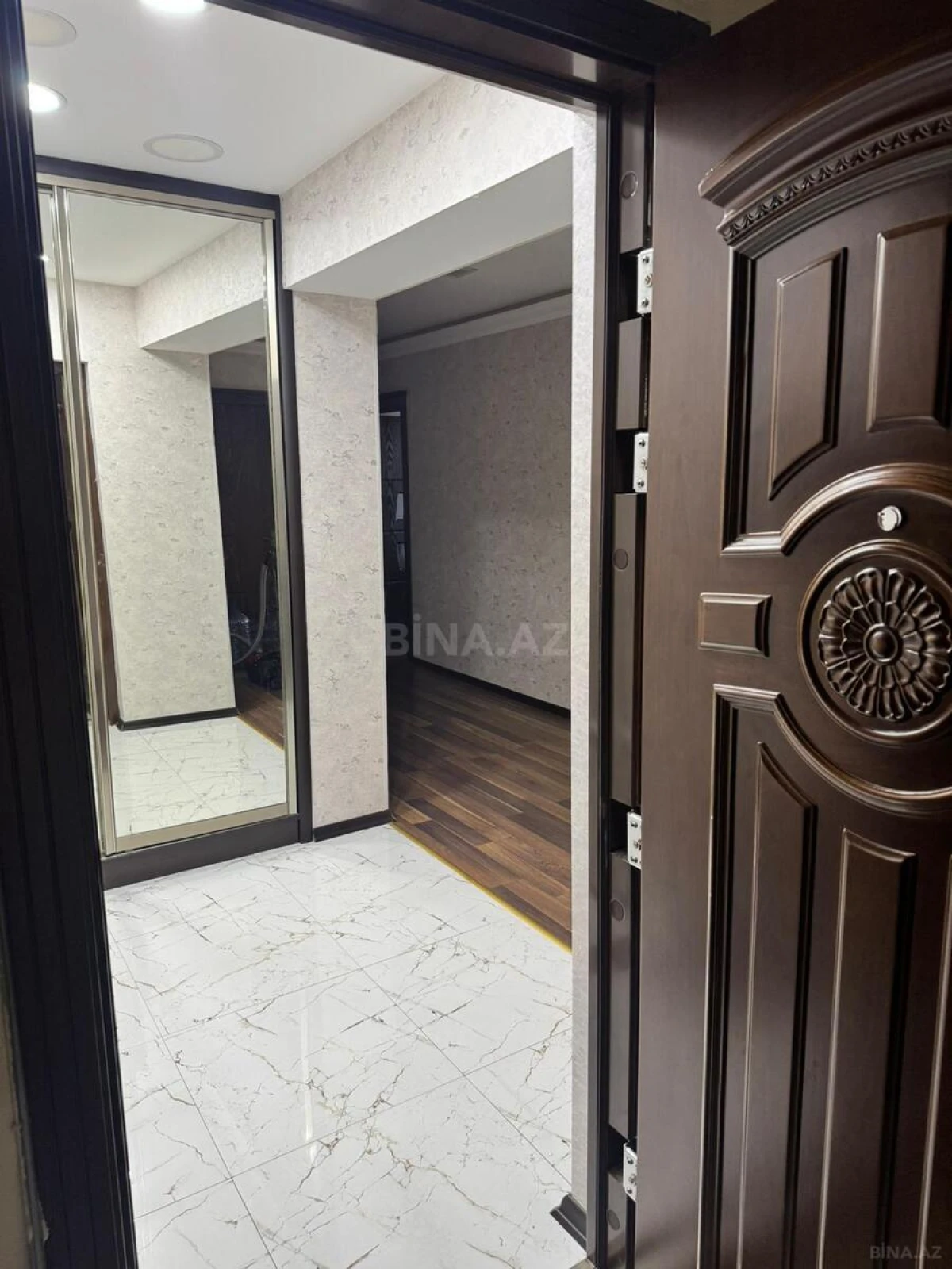 Satılır 3 otaqlı mənzil 115 m²