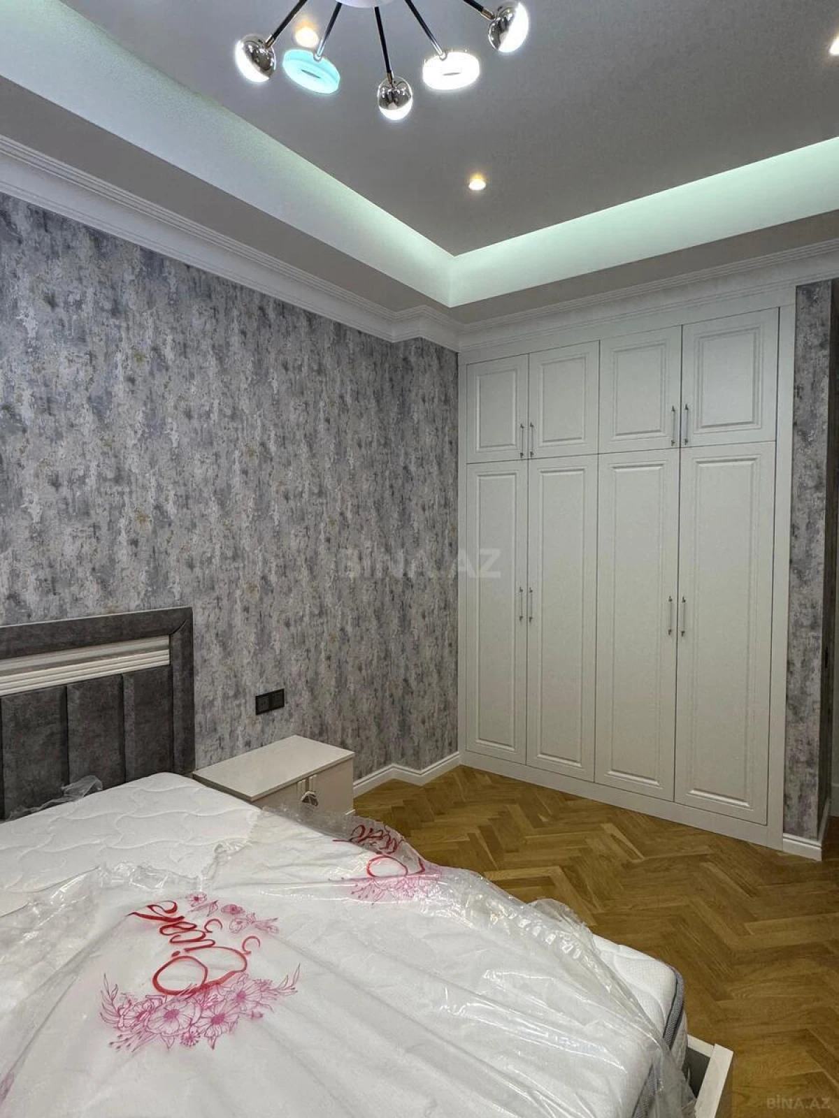 Kirayə verilir 2 otaqlı mənzil 90 m²