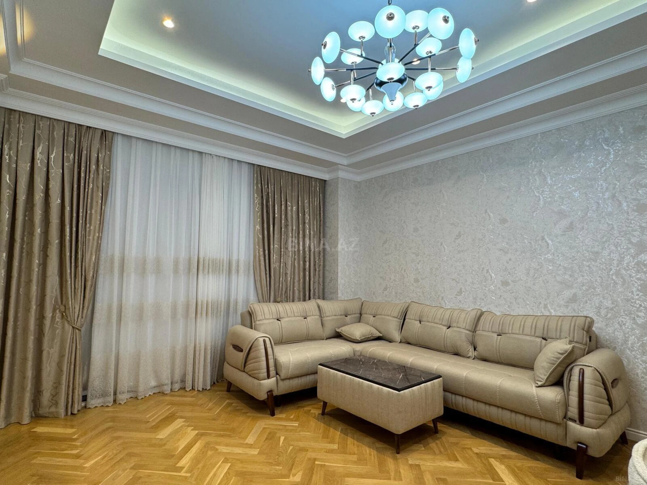 Kirayə verilir 2 otaqlı mənzil 90 m²