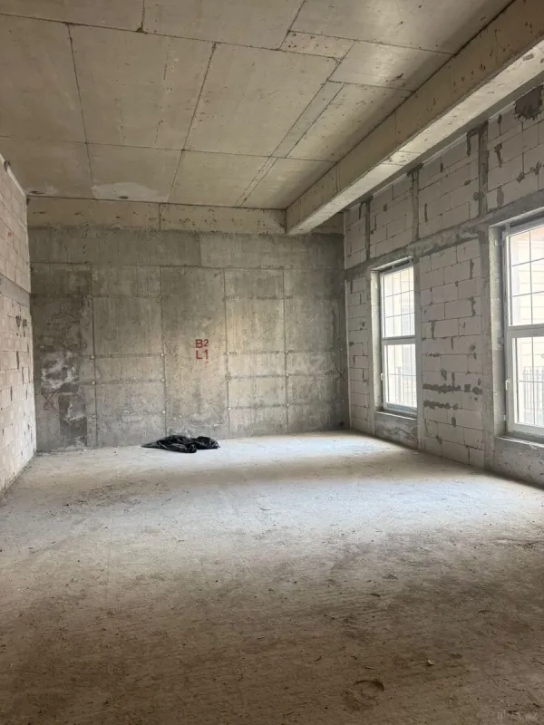 Satılır 4 otaqlı mənzil 145 m²