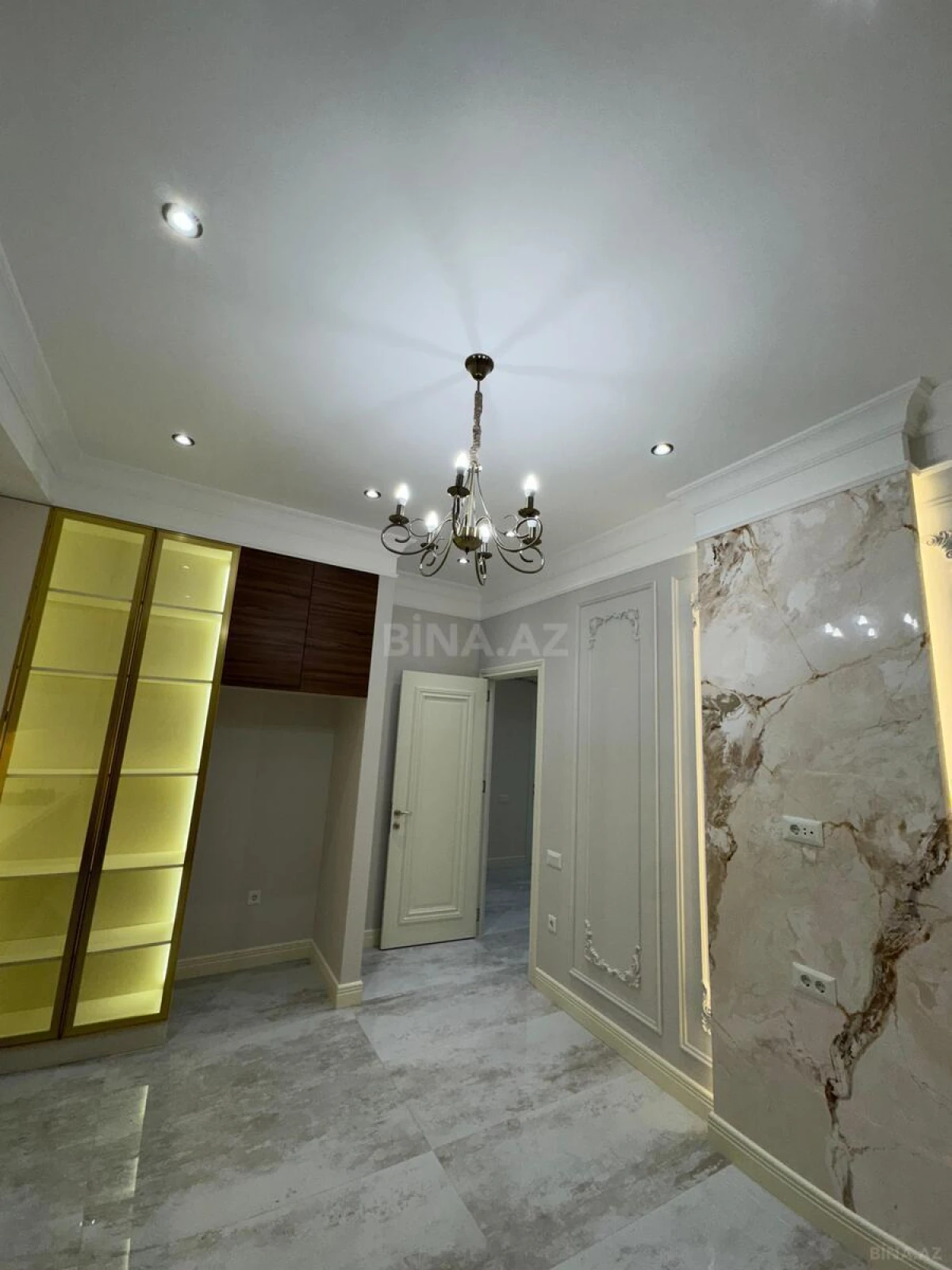 Satılır 2 otaqlı mənzil 98 m²