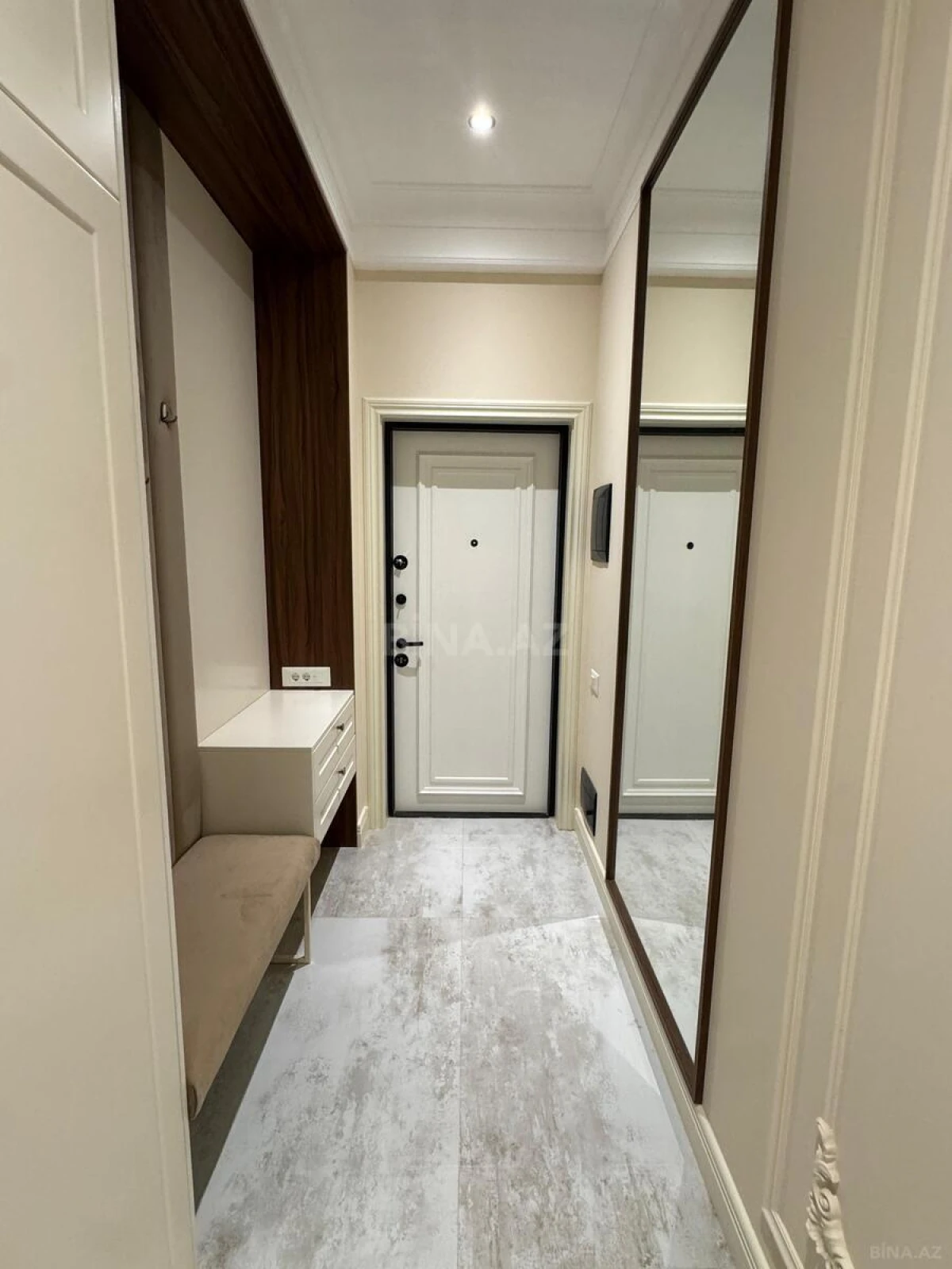 Satılır 2 otaqlı mənzil 98 m²