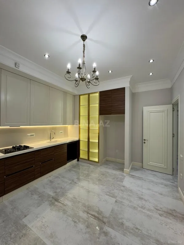 Satılır 2 otaqlı mənzil 98 m²