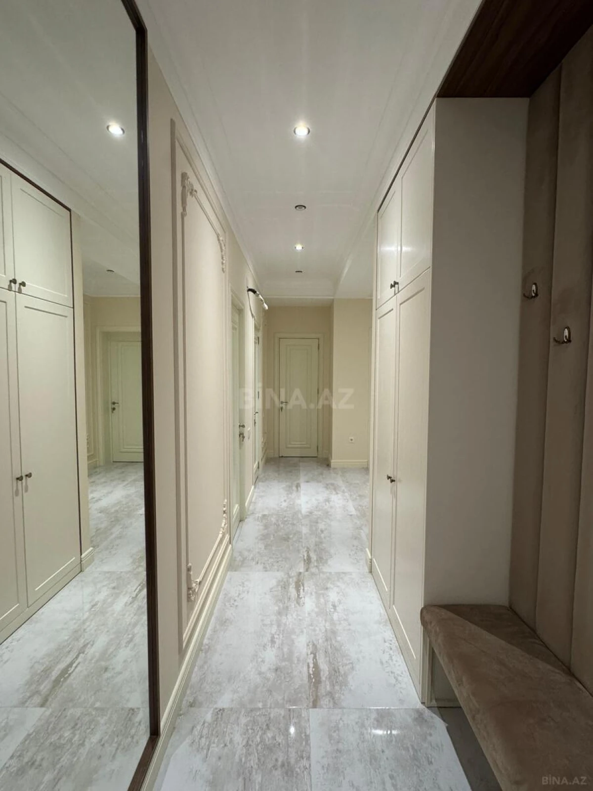 Satılır 2 otaqlı mənzil 98 m²