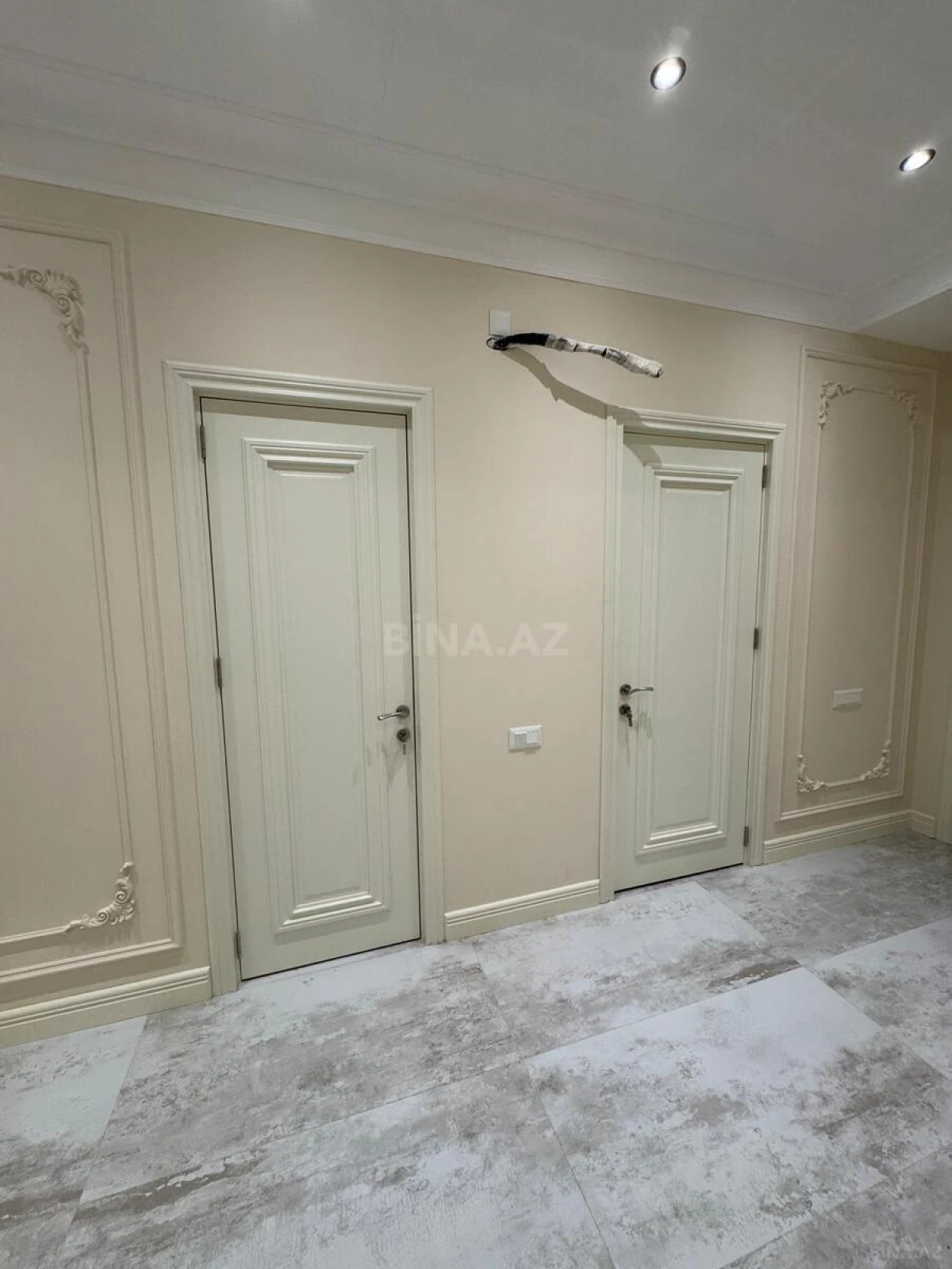 Satılır 2 otaqlı mənzil 98 m²