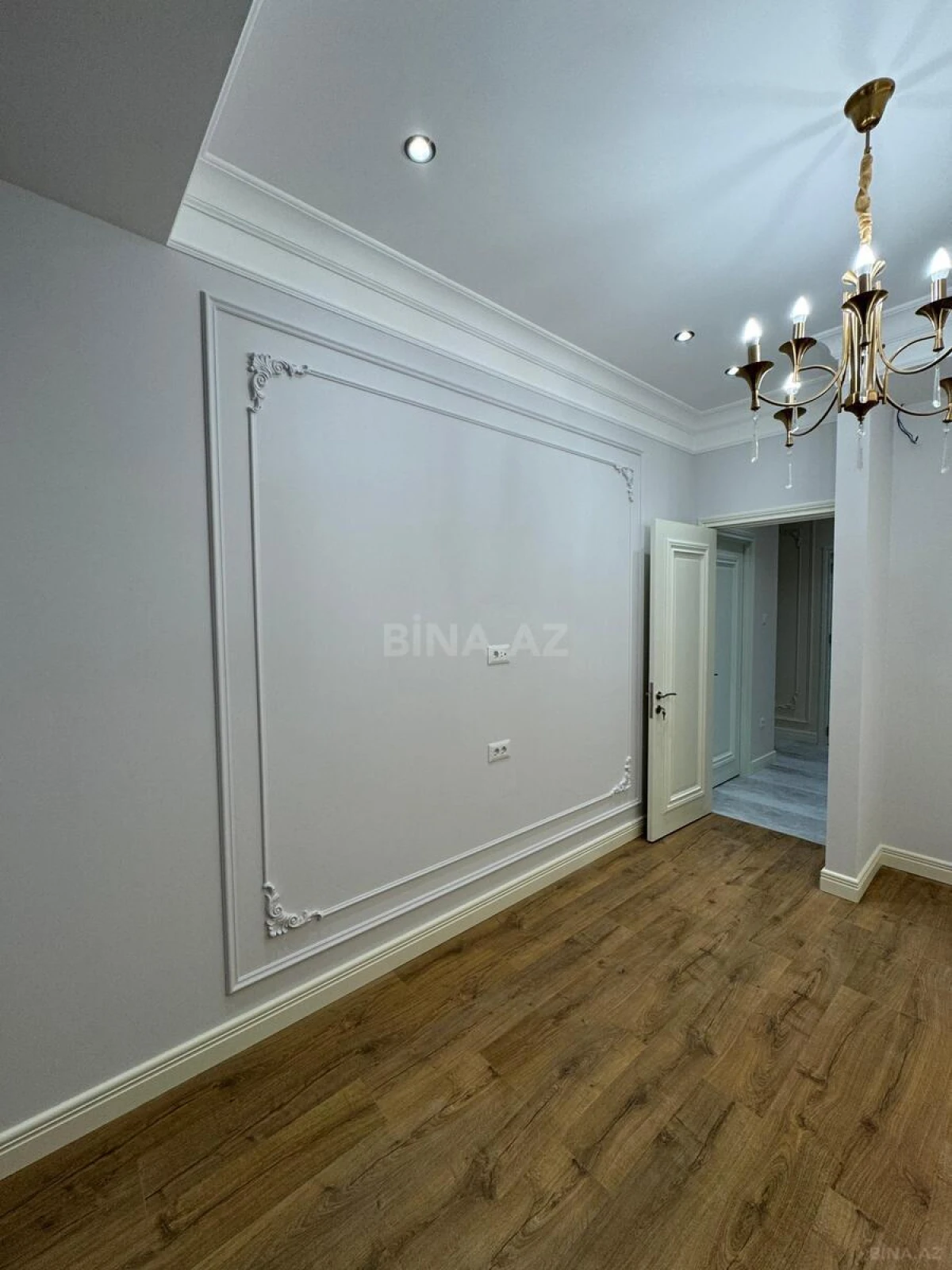 Satılır 2 otaqlı mənzil 98 m²