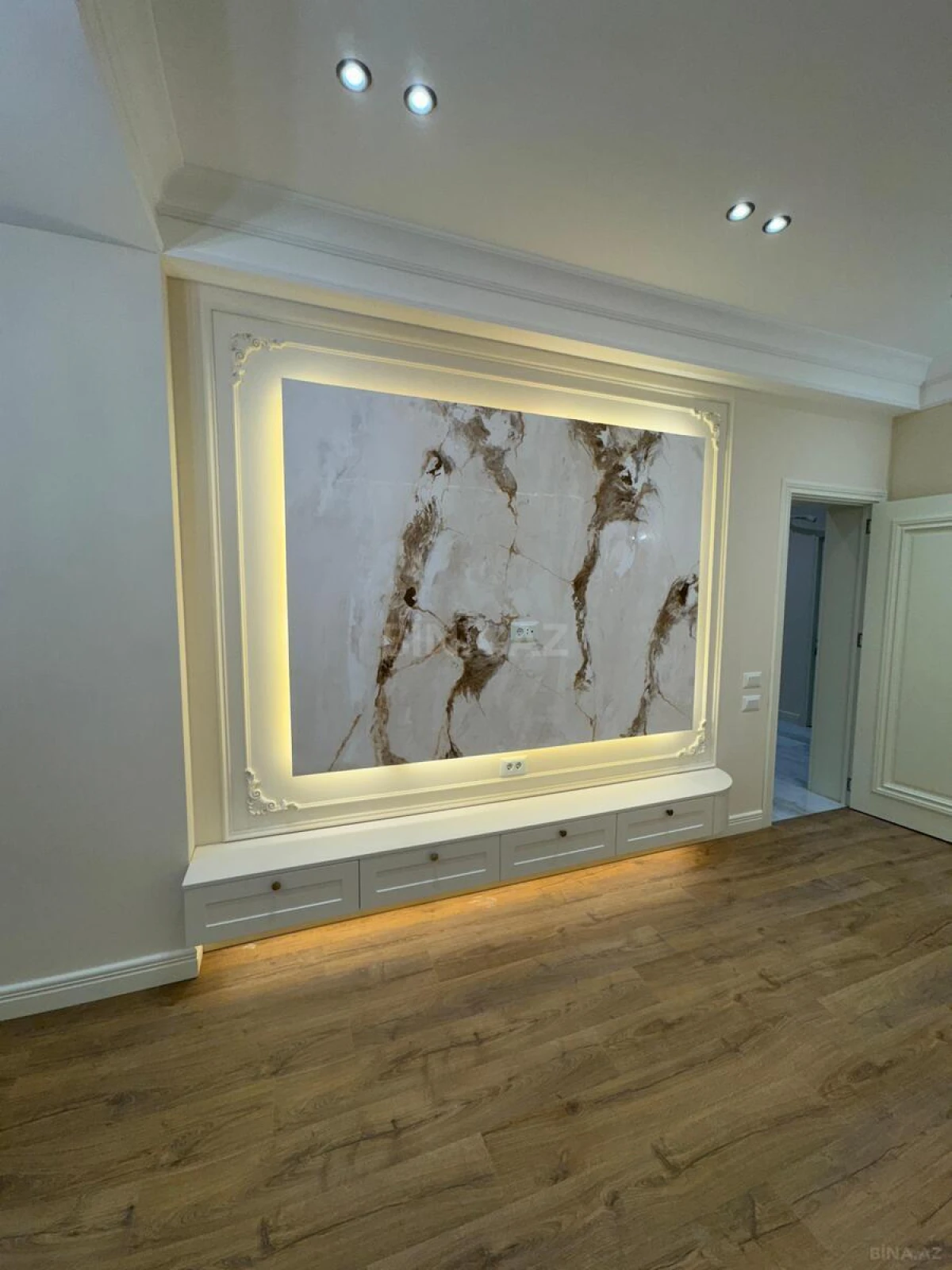 Satılır 2 otaqlı mənzil 98 m²