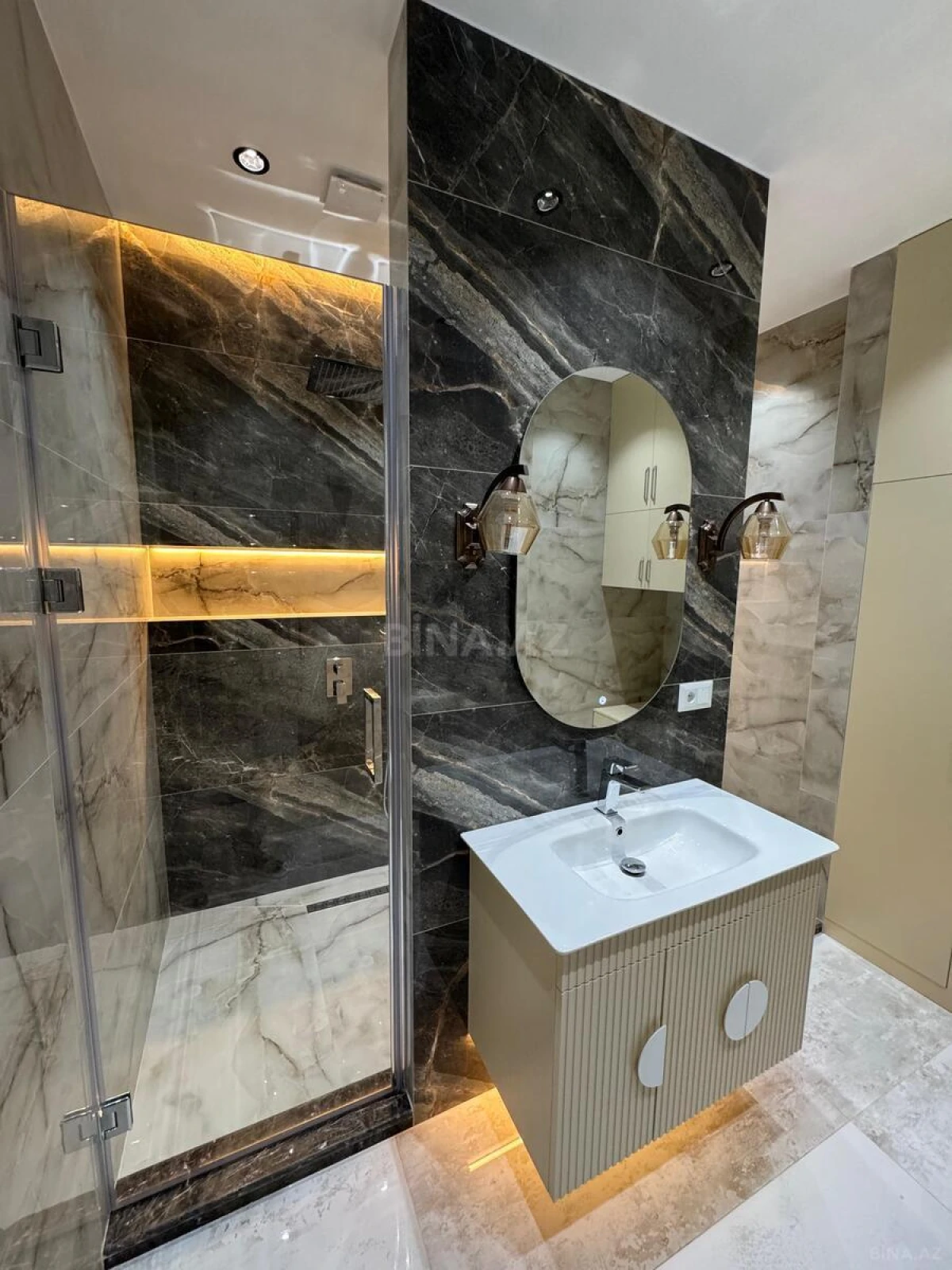 Satılır 2 otaqlı mənzil 98 m²