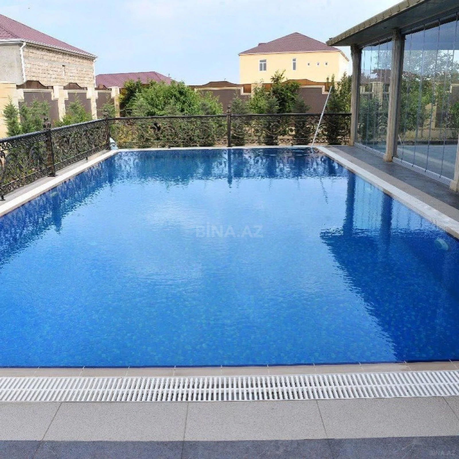 Kirayə verilir 6 otaqlı həyət evi 400 m²