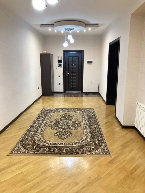 Kirayə verilir 3 otaqlı mənzil 135 m²