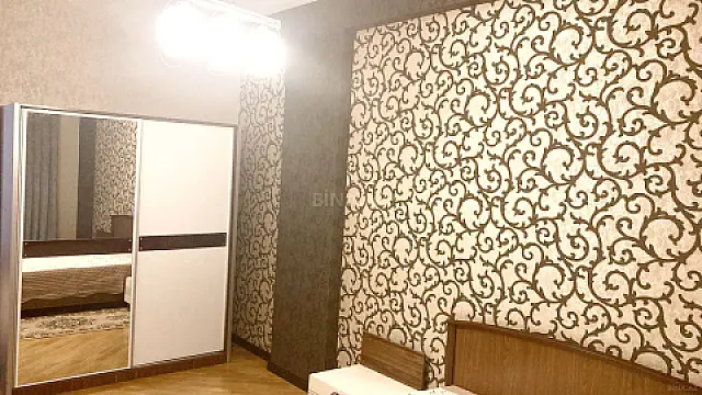 Kirayə verilir 3 otaqlı mənzil 135 m²